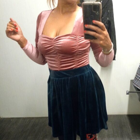 Velvet top (no measurements sorry) - Picture 2 of 16